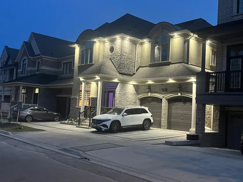 Designer 4BR Basement Aymond Suites Oakville - Image 1