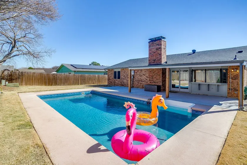 Private POOL- Near AT&T, Rangers Stadium, Airport - Image 1