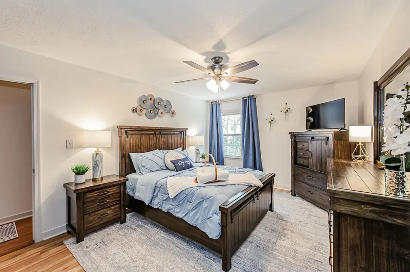 Kelbrook Cottage — Your Chic Woodline Getaway! - Image 1