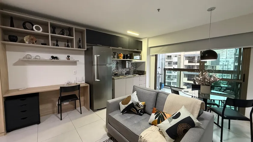 London for 3 with balcony and side sea view - Image 1