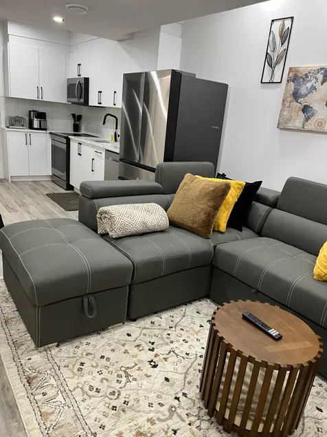 Luxury Suite in Leduc|10 Min to YEG|Netflix&Disney - Image 1