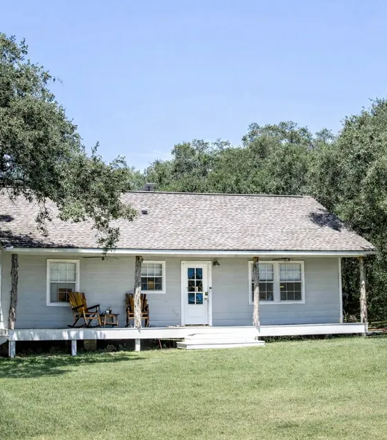 The Cottage Cozy & Private One Night Stays - Image 1