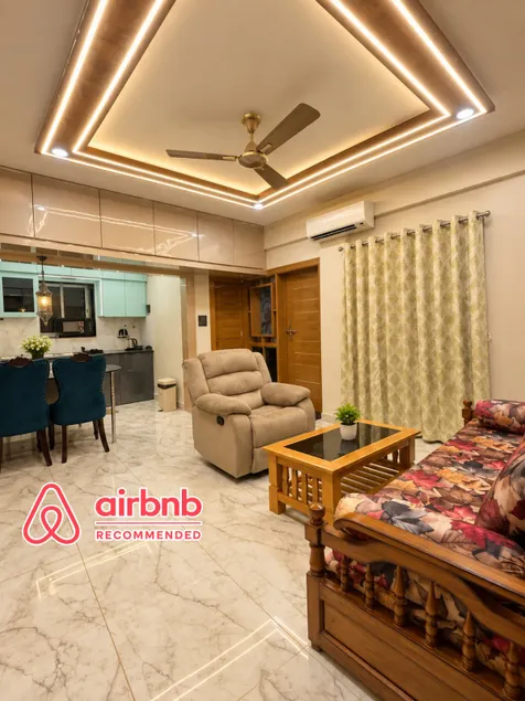 Golden Cherry: Luxury Stay, 3km:-Airport & Railway - Image 1