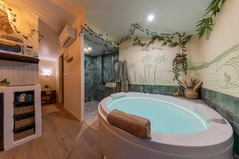 The Balinese Dream - Jacuzzi - Love Room - Image 1