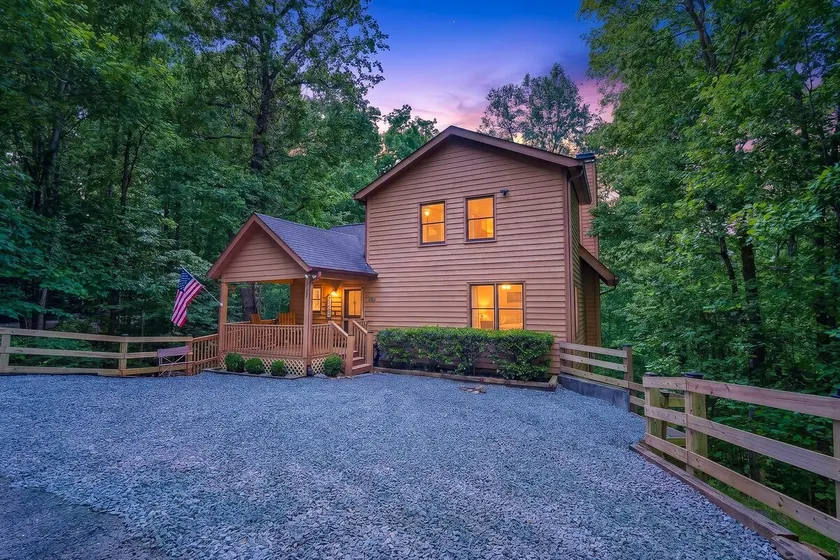 4BR Cabin | Hot Tub | Game Room | Sleeps 8 - Image 1