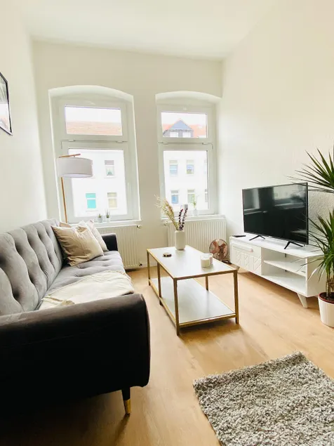 Modern apartment with a central location - Image 1