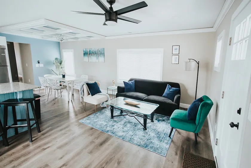 8 Min Walk to RiverWalk, Modern Newly Built Home - Image 1
