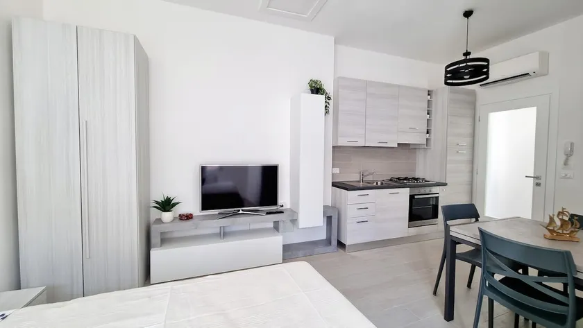 Studio on the 1st floor, on the sea, near Riminiferra - Image 1