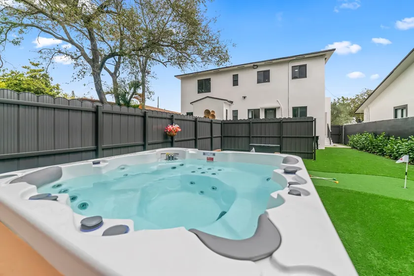 78 Tropical soak - Image 1