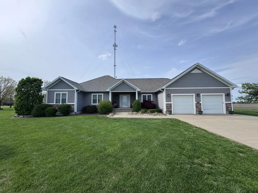 Beautiful Home in quiet cul-de-sac in Carthage, IL - Image 1