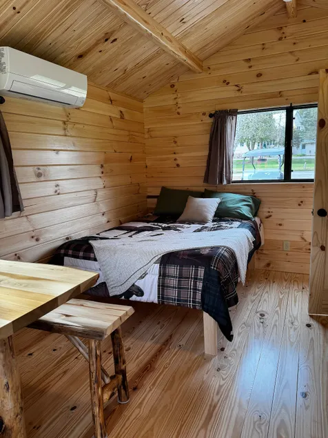 Deluxe Cabin w/ 3/4 Bath - Image 1