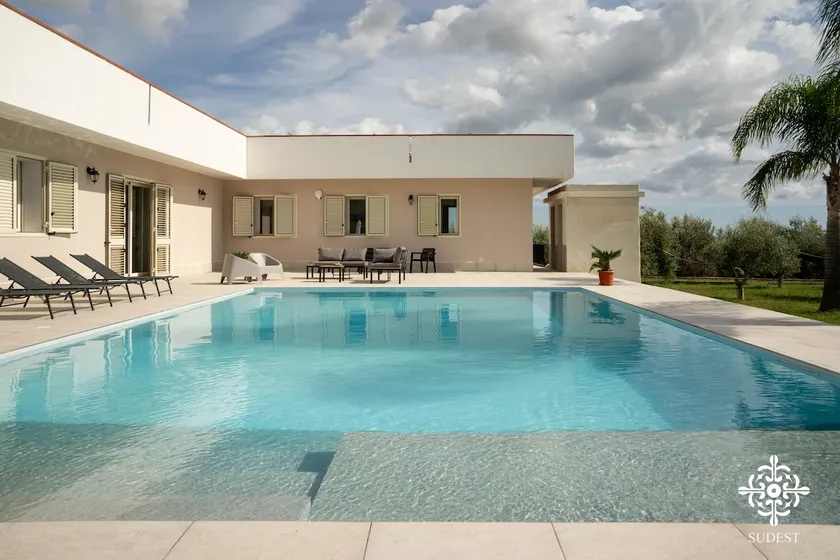Villa Sunset Escape - Image 1