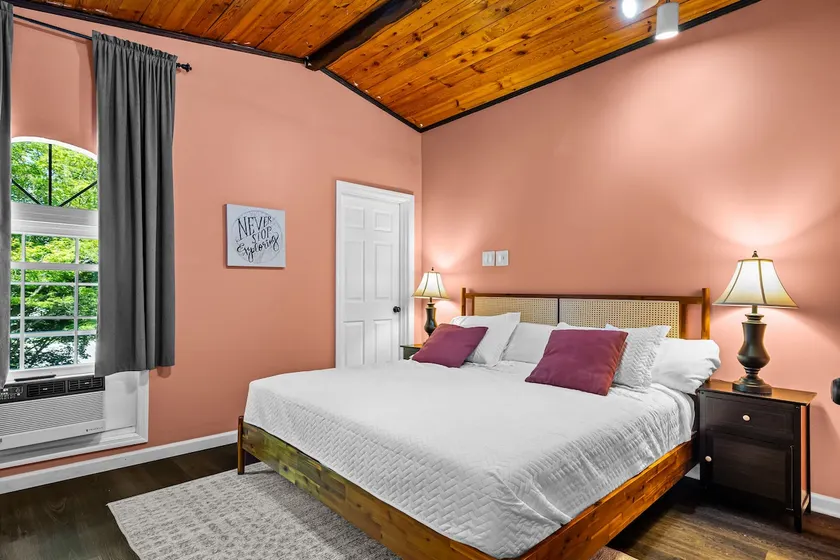 Cozy Retro | Mid-Century Vibes | 2BR Villa TYS - Image 1