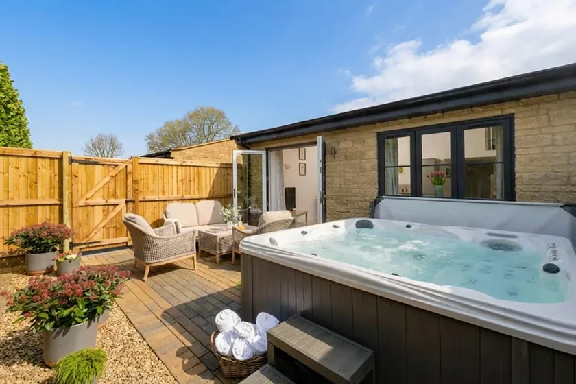 Epsom - Cosy Stay in the Cotswolds - Image 1