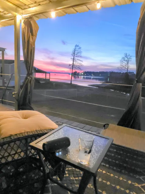 Midlake. Close to Toledo Town. Pet Friendly - Image 1