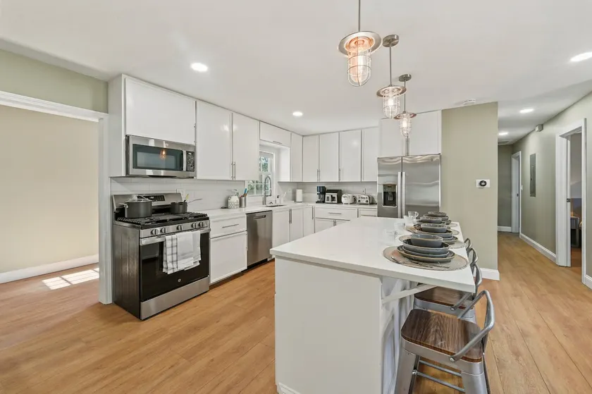 Modern 4BR• King Suites • EV • Near ATL• Sleeps 10 - Image 1
