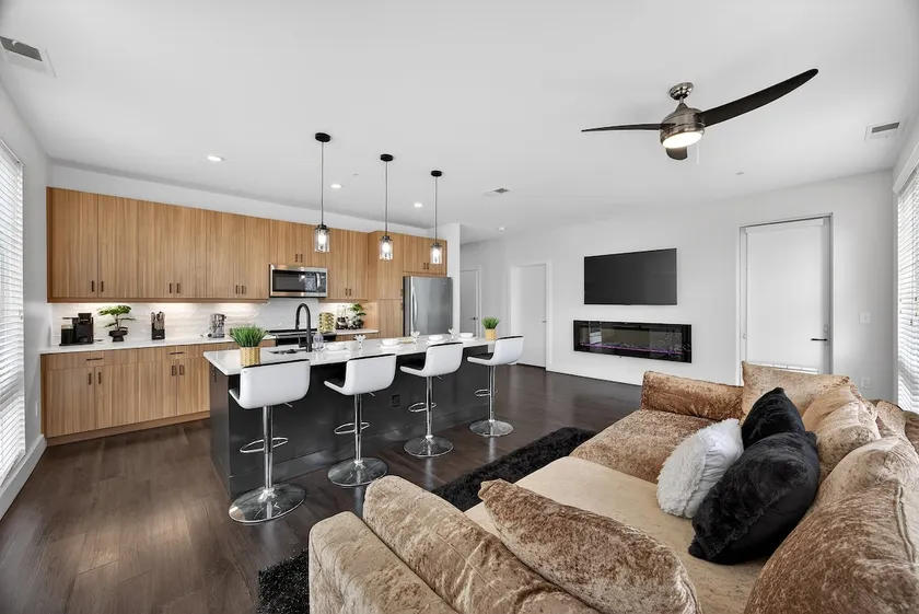 Luxury Condo w/ Balcony Downtown Atlanta - Image 1