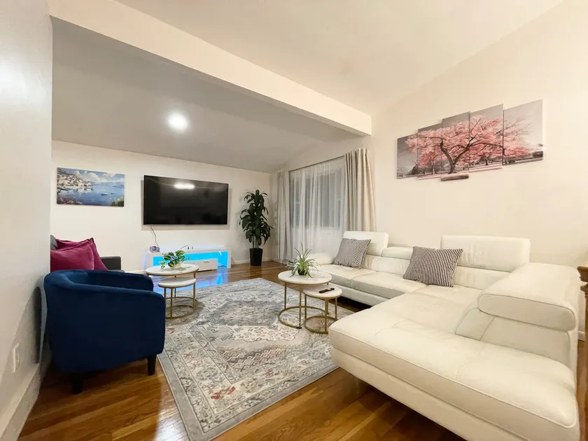 Beautiful 5 bedroom retreat, Pet Friendly, Boston - Image 1
