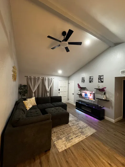 Penthouse Apartment W/ arcade/Self Check in/ WiFi - Image 1