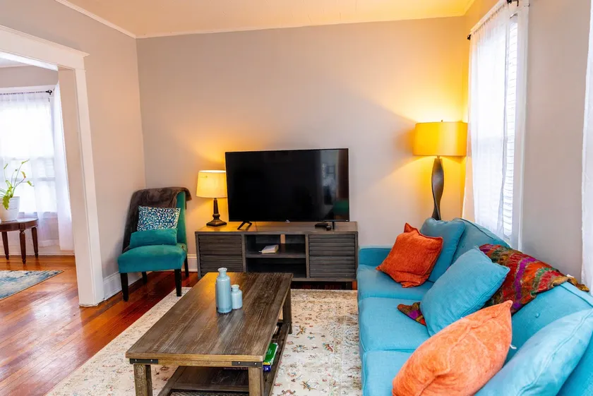 Ewefu, a Serene 3BR Apt in the Collar City of Troy - Image 1