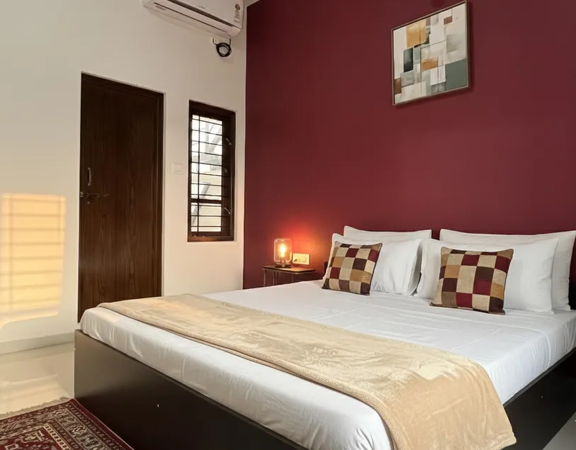 MYS- Regal Haus: Luxurious 3BHK, 50"TV - Image 1
