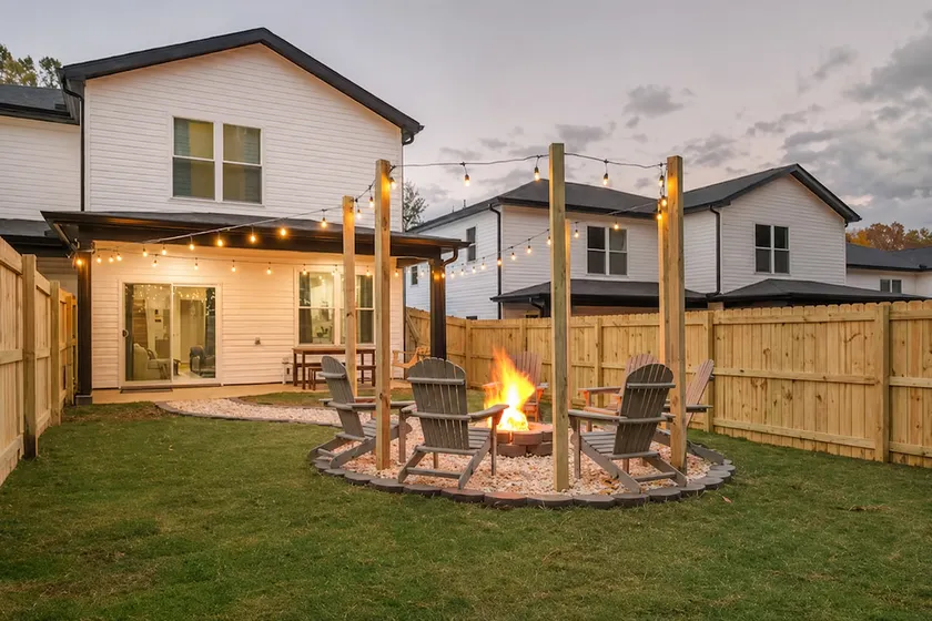 1500 sqf | 65” TV | Fire Pit | Pet friendly - Image 1