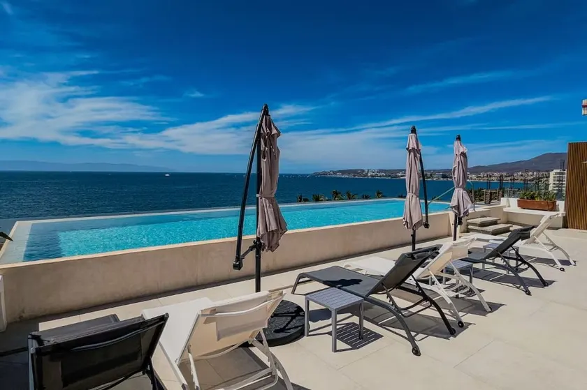Cozy Bucerías | 120 Steps to Beach | Rooftop Pool - Image 1