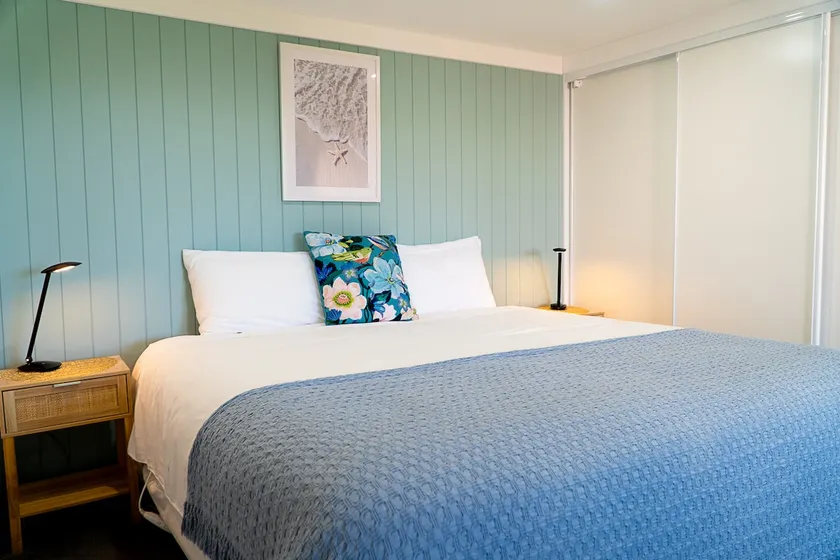 Robins Retreat Devonport - Image 1
