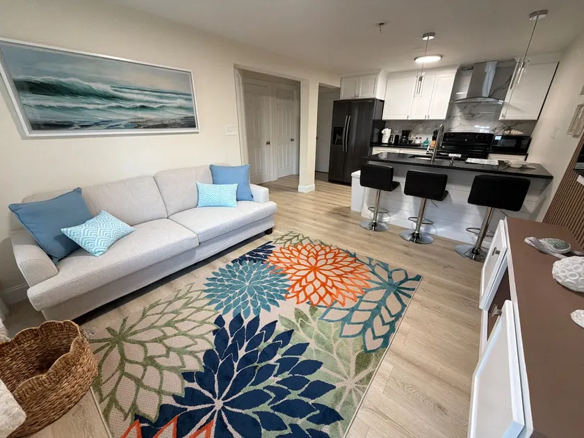 Cozy Cape Escape Near Beaches - Image 1