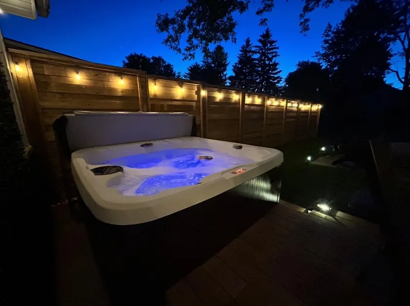 Collingwood Home - Private HotTub FirePit & BBQ - Image 1
