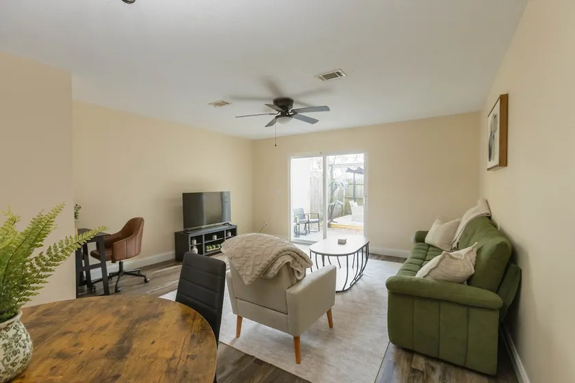 Near Marina & Downtown | King Bed | Sleeps 8 - Image 1