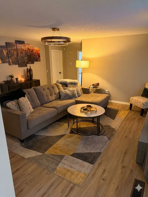 Modern Cozy Home Near OKC – Spacious Getaway - Image 1