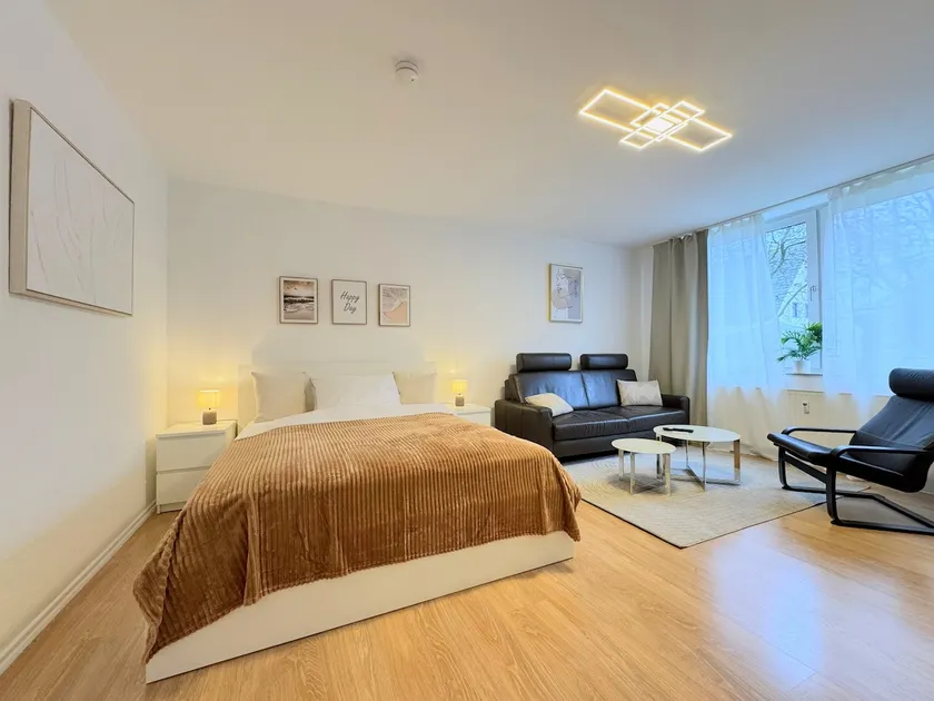 Your apartment with a queen-size bed on the ground floor - Image 1