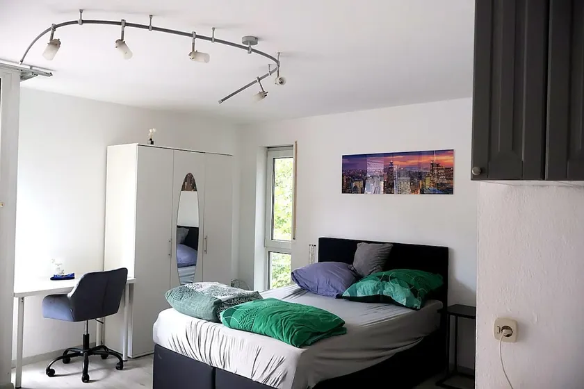 Perfect for 2 – stylish & close to the city - Image 1