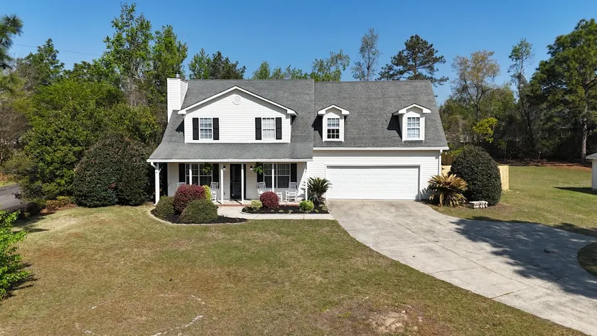 Spacious Home, private Pool, Minutes to Town. - Image 1
