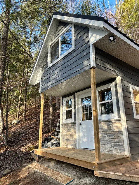 Lakefront Cabin on The Big Rideau - Image 1