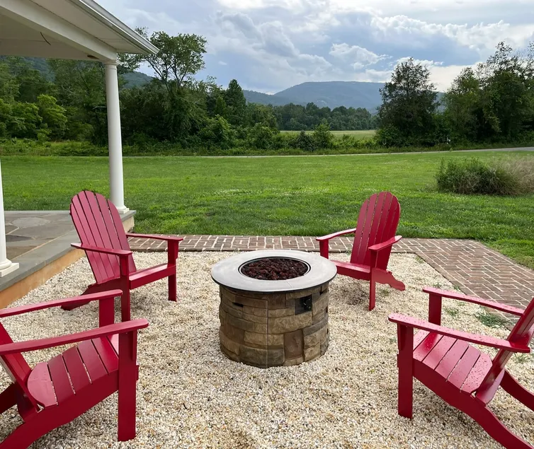 RiverFront Country Home with Blue Mountain Views - Image 1