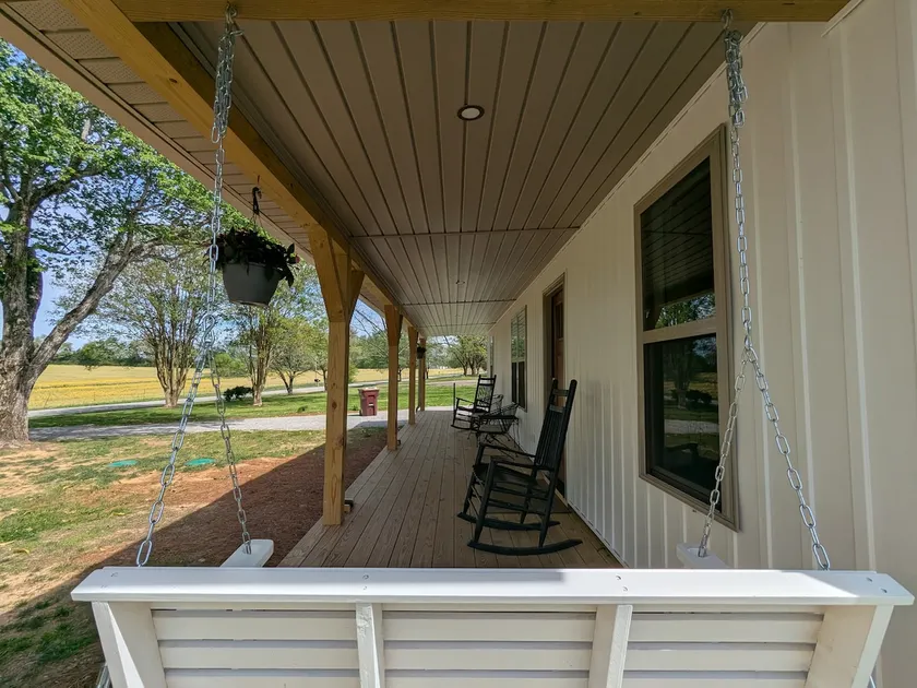 The South House: Country, Comfortable, Convenient - Image 1