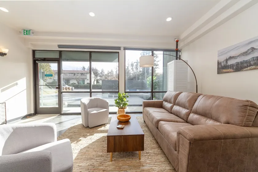 South Hill King Suite | Stylish, Private, Parking - Image 1