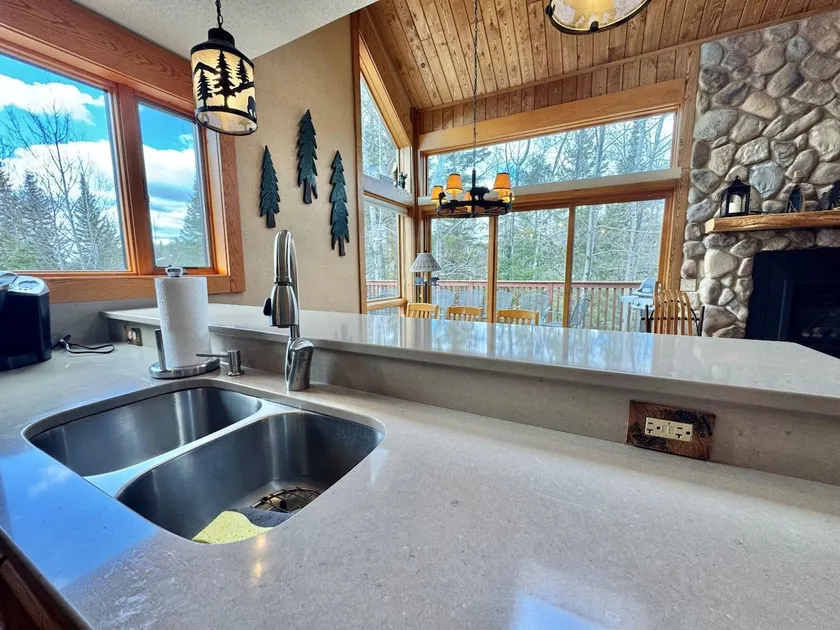 3BR Townhome Ski In Ski Out Pool Hot Tub - Image 1