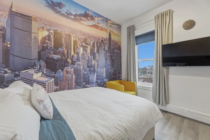 Practical West New York Stay | Easy Bus to Midtown - Image 1