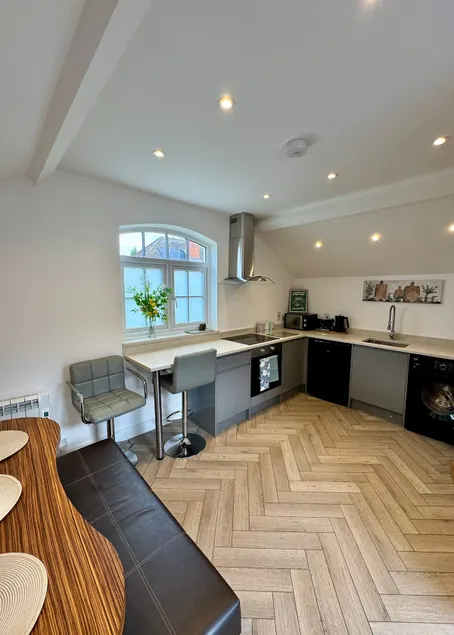 Lovely Loft Apartment (but steep staircase) - Image 1