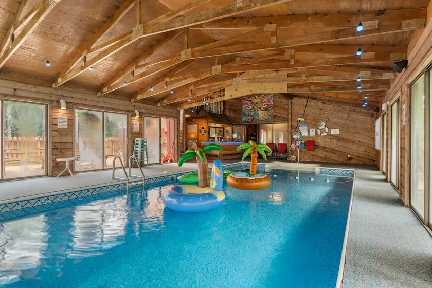 Rockstar~Indoor pool~Sleeps 10~Gameroom~Volleyball - Image 1