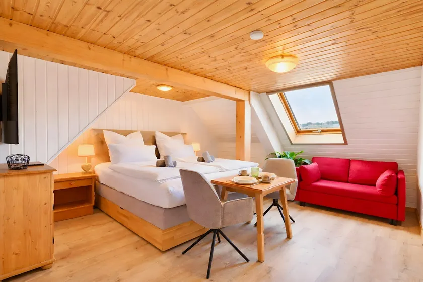 ReesL: Studio for 2 | Box spring bed | Pure nature - Image 1