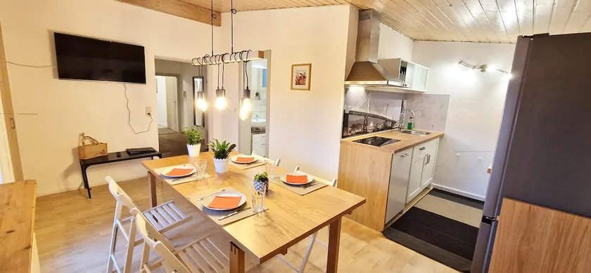 Cozy overnight stay in 3 bedrooms at the EP - Image 1