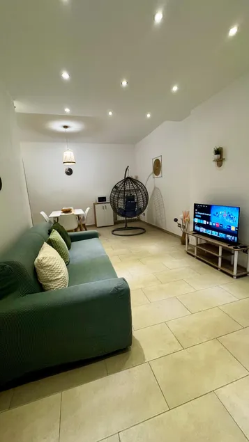 Modern comfort in the heart of the city - Image 1