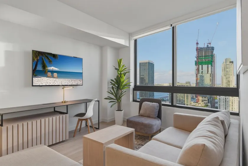 Brand New Downtown Miami 1BR with Skyline Views - Image 1