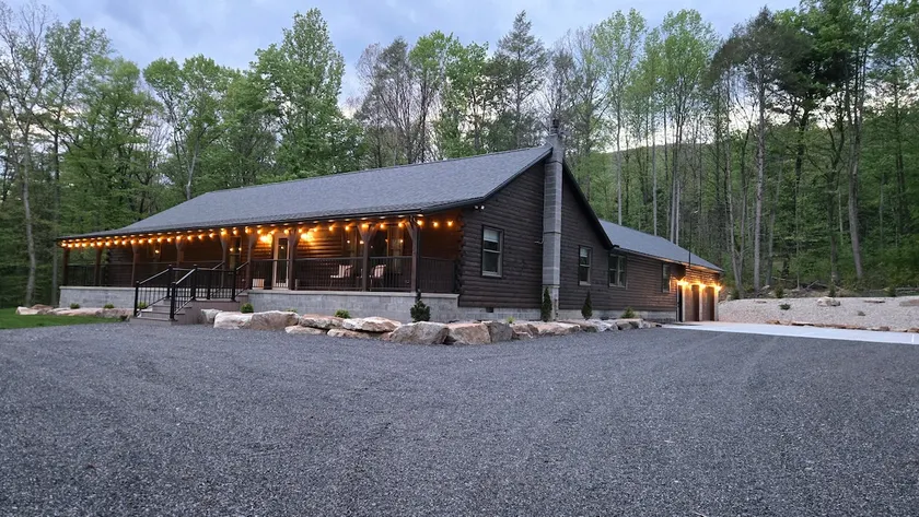 White Pine Serenity: 5BR/4BA Pickleball, Firepit - Image 1