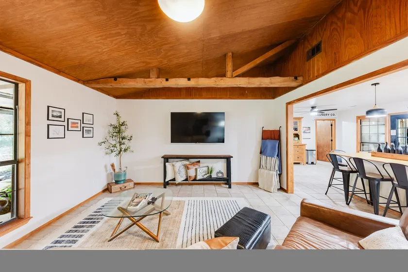 Neen’s Place - Image 1