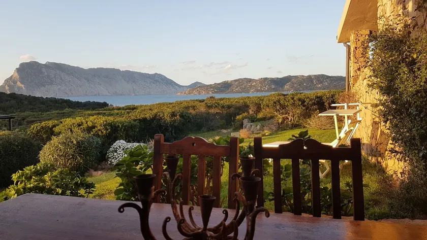 Private beach and moorings 150 m away, boat trips - Image 1